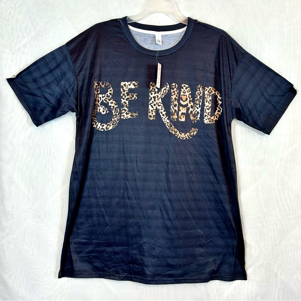 Pink Daisy Women’s Shirt Sleeve Animal Print “Be Kind” Tee Shirt / Medium